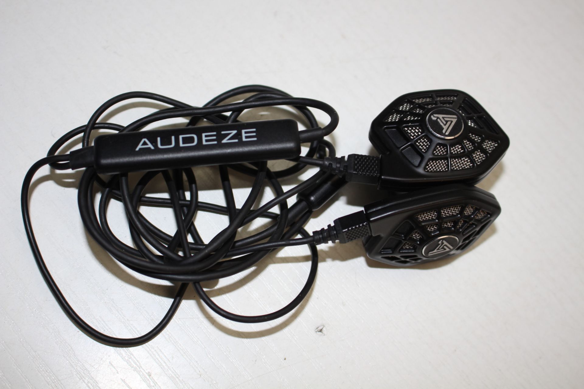 UNBOXED AUDEZE iSINE10 IN-EAR HEADPHONES PLANAR MAGNETIC WITH LIGHTNING CABLE MODEL: RL055763 RRP £3