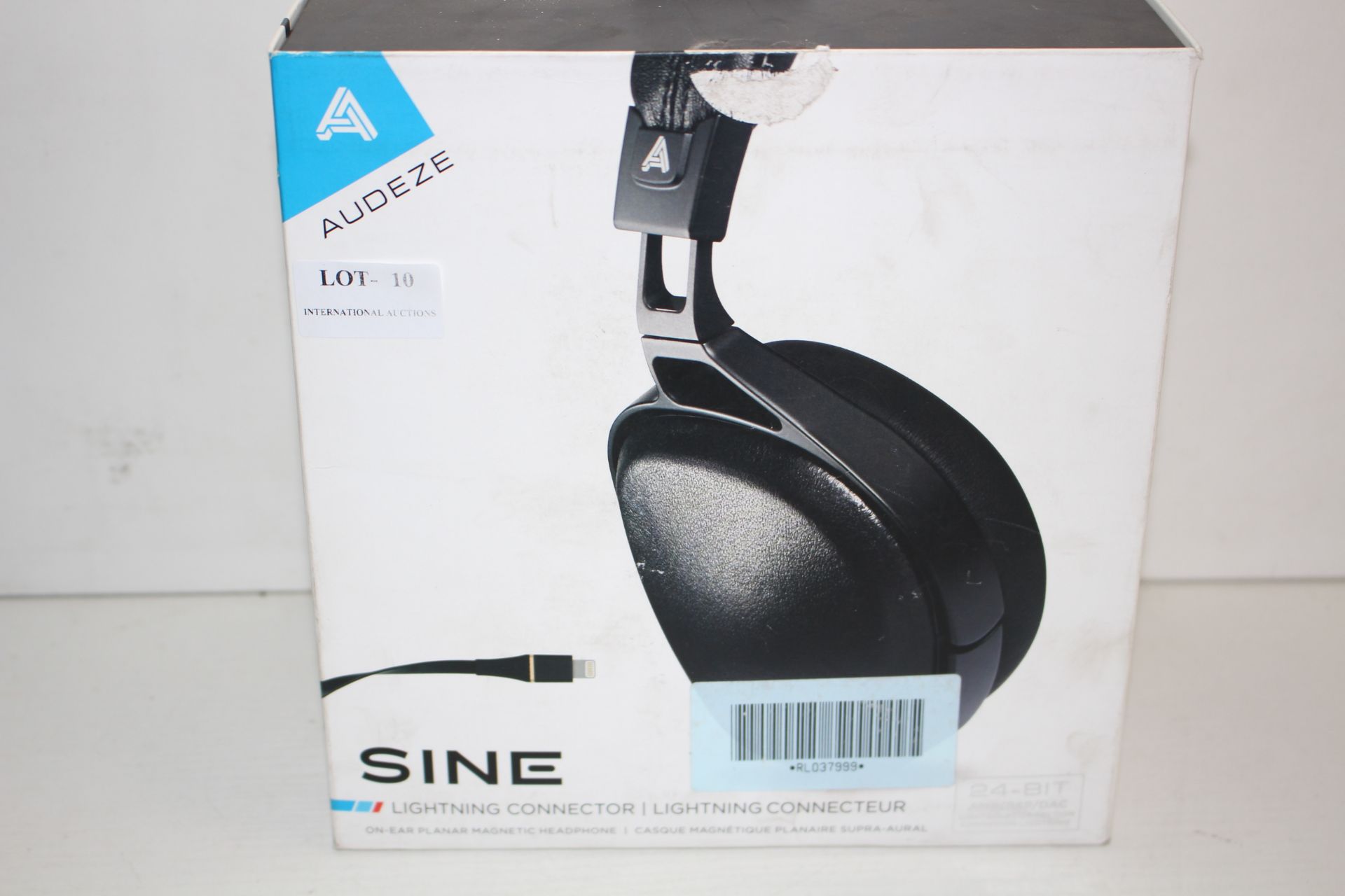 BOXED AUDEZE SINE LIGHTNING CONNECTOR ON-EAR PLANAR MAGNETIC HEADPHONE RRP £379.00 - Image 3 of 3