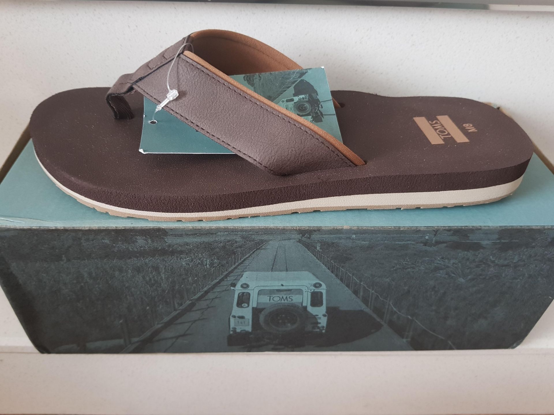 BRAND NEW TOMS FLIP FLOPS IN BROWN SIZE 8 RRP £30Condition ReportAppraisal Available on Request- All