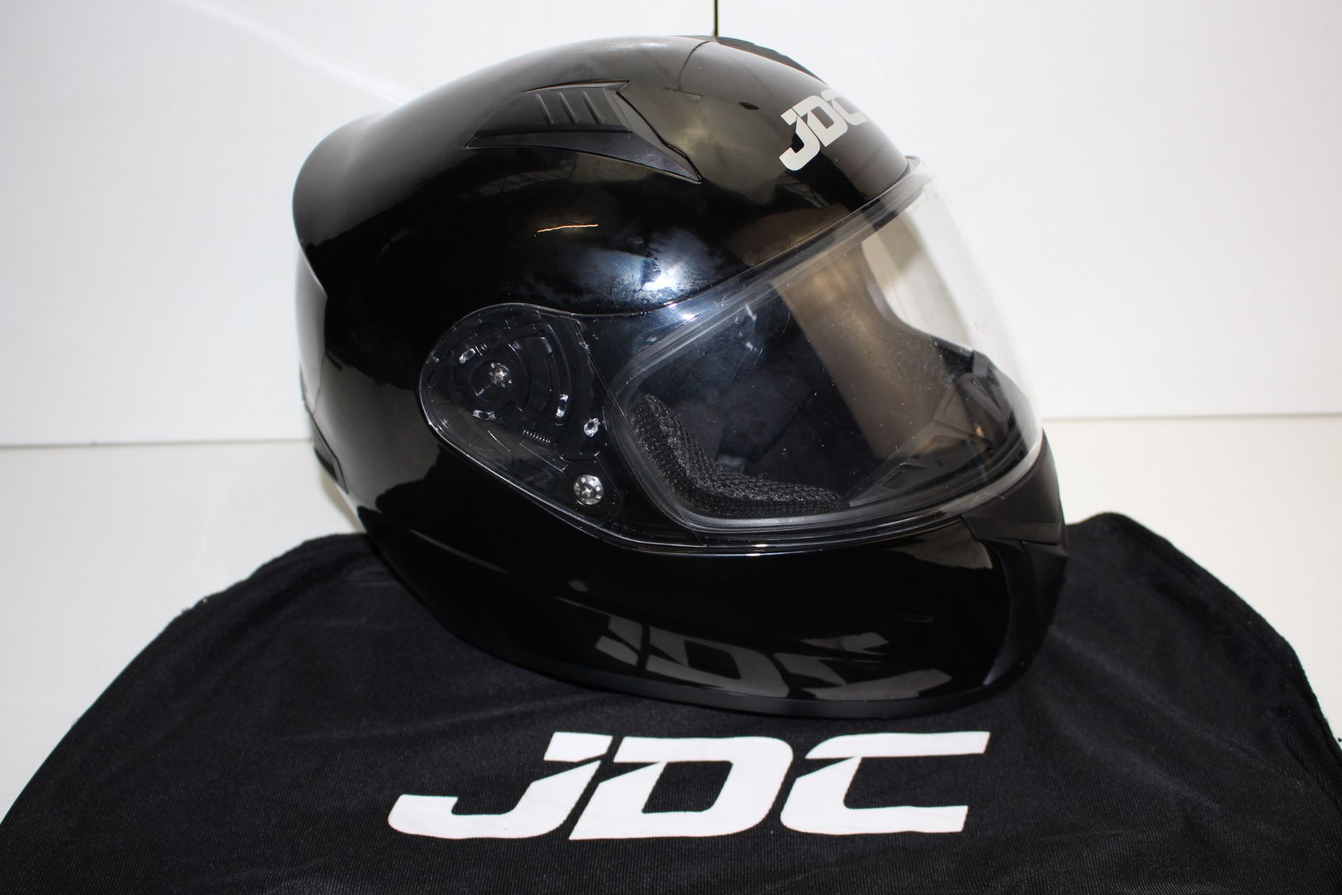 UNBOXED JDC MOTORCYCLE HELMET ECE APPROVED 59-60CM SIZE LARGE RRP £34.99Condition ReportAppraisal