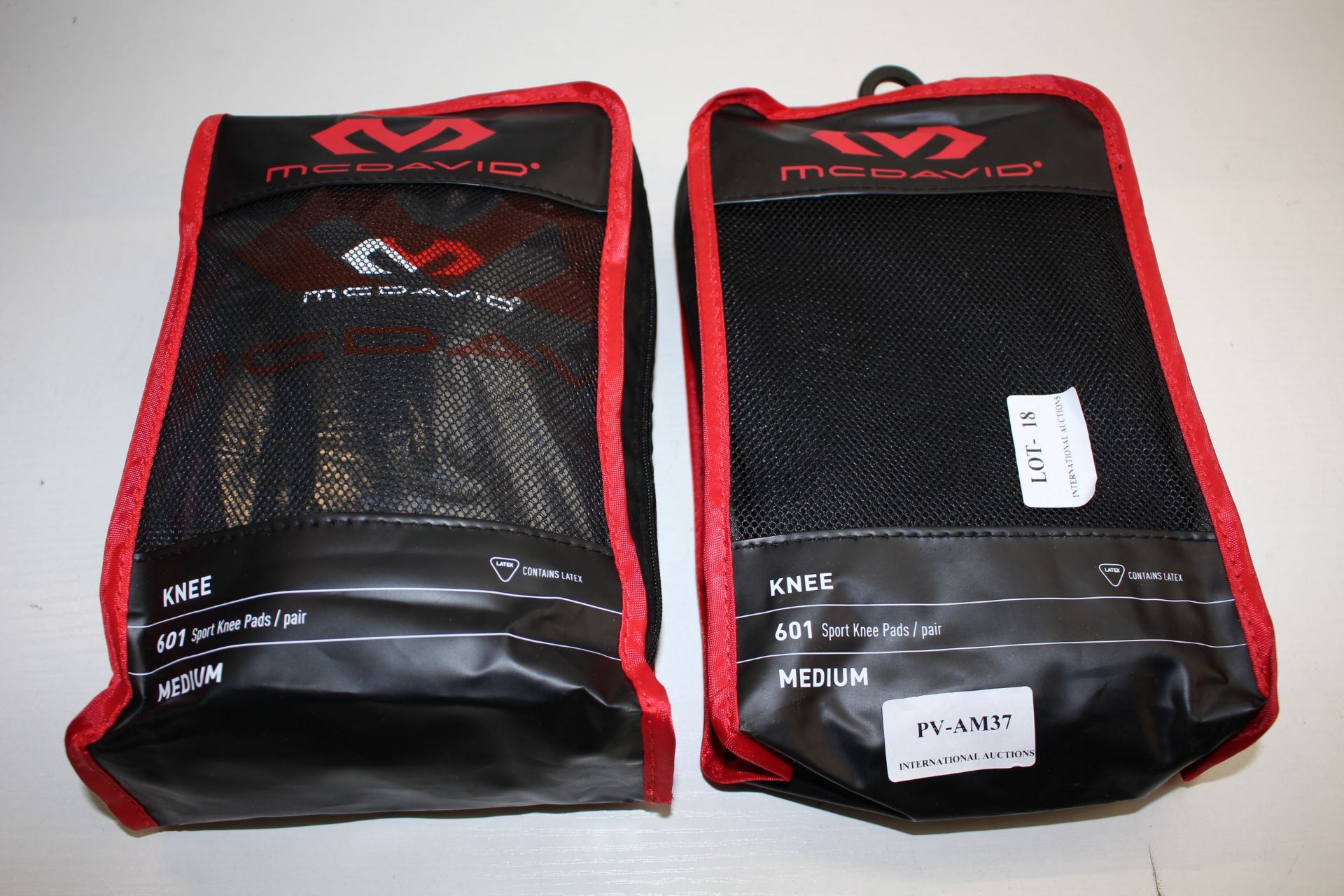 3X MCDAVID SPORT KNEE PADS 601 MEDIUM COMBINED RRP £28.50Condition ReportAppraisal Available on