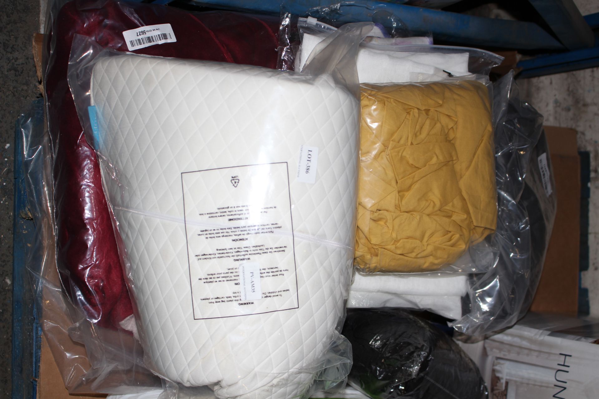 7X ASSORTED BEDDING/LINEN ITEMS (IMAGE DEPICTS STOCK)Condition ReportAppraisal Available on Request-