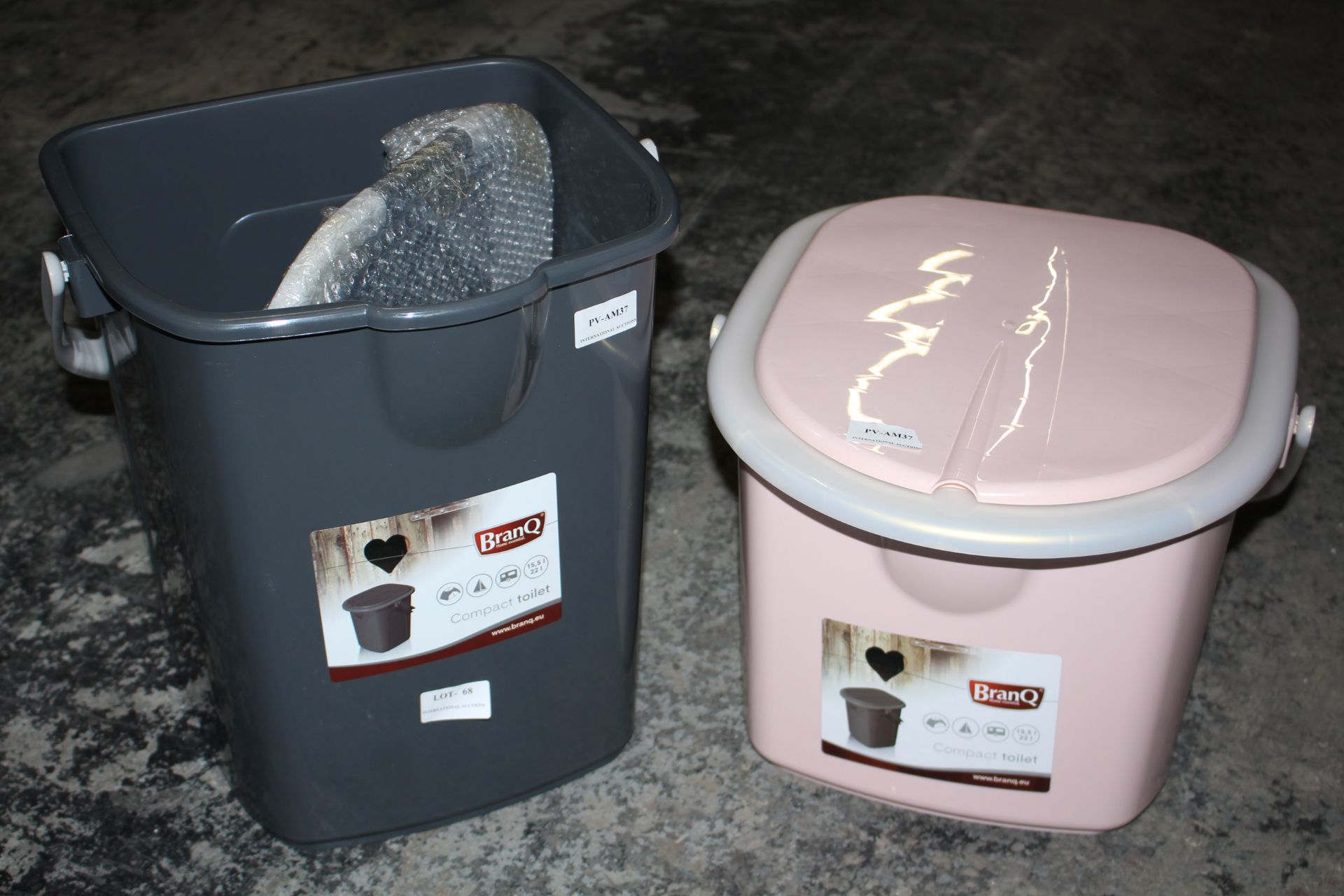2X UNBOXED BRAN Q COMPACT TOILETS 22LITRE COMBINED RRP £70.00Condition ReportAppraisal Available