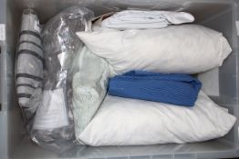 6X ASSORTED LINEN ITEMS (IMAGE DEPICTS STOCK/CLEAR BOX NOT INCLUDED)Condition ReportAppraisal