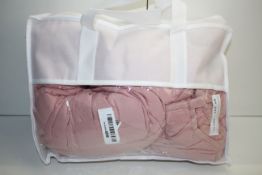 BAGGED BRENTFORDS WEIGHTED BLANKET 150 X 200 CM RRP £29.99Condition ReportAppraisal Available on