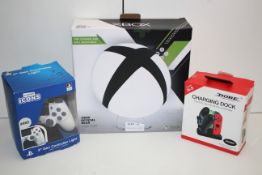 3X BOXED ASSORTED ITEMS TO INCLUDE XBOX OFFICIAL GEAR LOGO LIGHT, ICONS 4TH GEN CONTROLLER LIGHT &