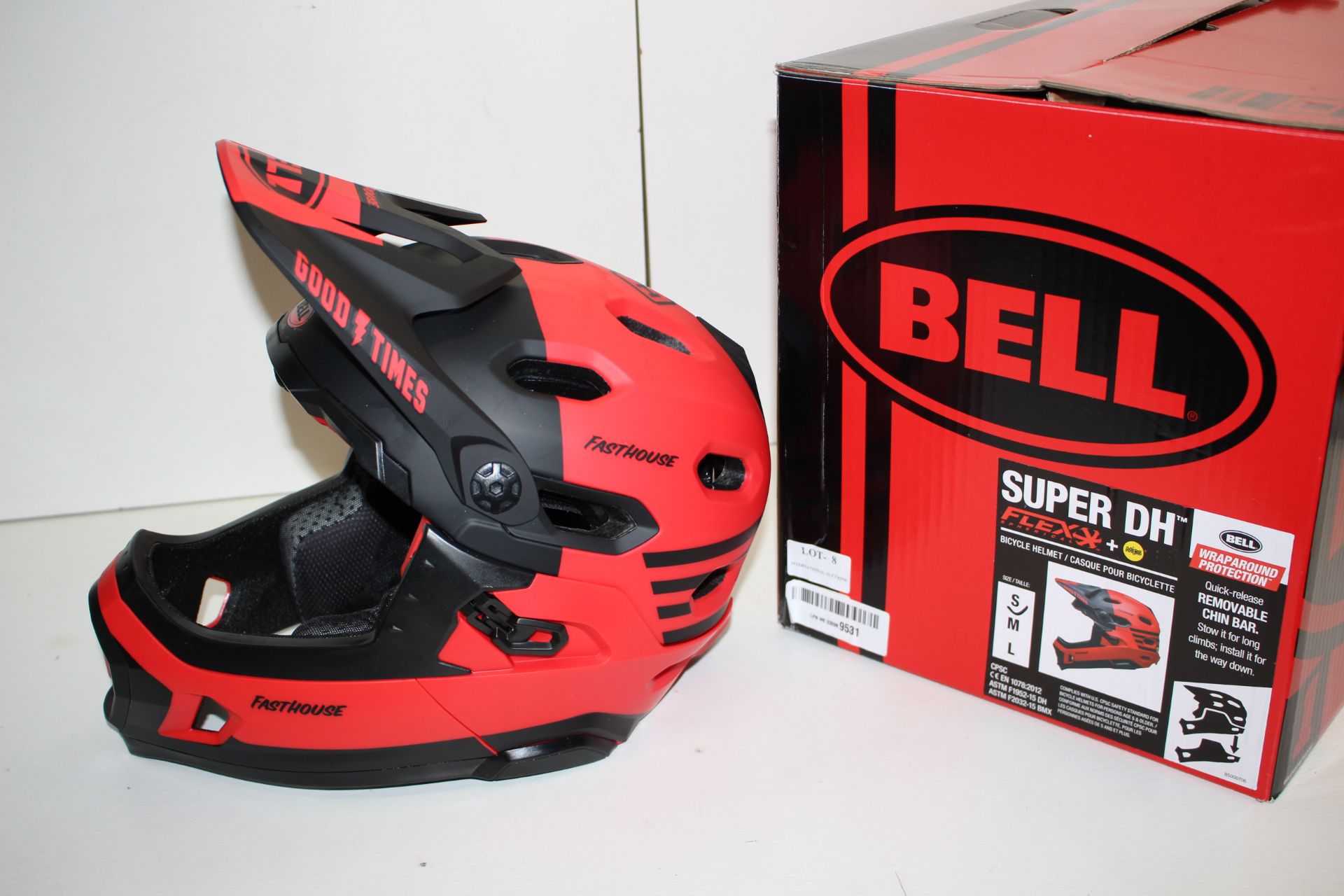 BOXED BELL SUPER DH FLEX BICYCLE HELMET SIZE SMALL REMOVEABLE CHIN BAR RRP £299.00Condition