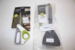 2X ASSORTED JOSEPH JOSEPH KITCHEN UTENSILS COMBINED RRP £47.99Condition ReportAppraisal Available on