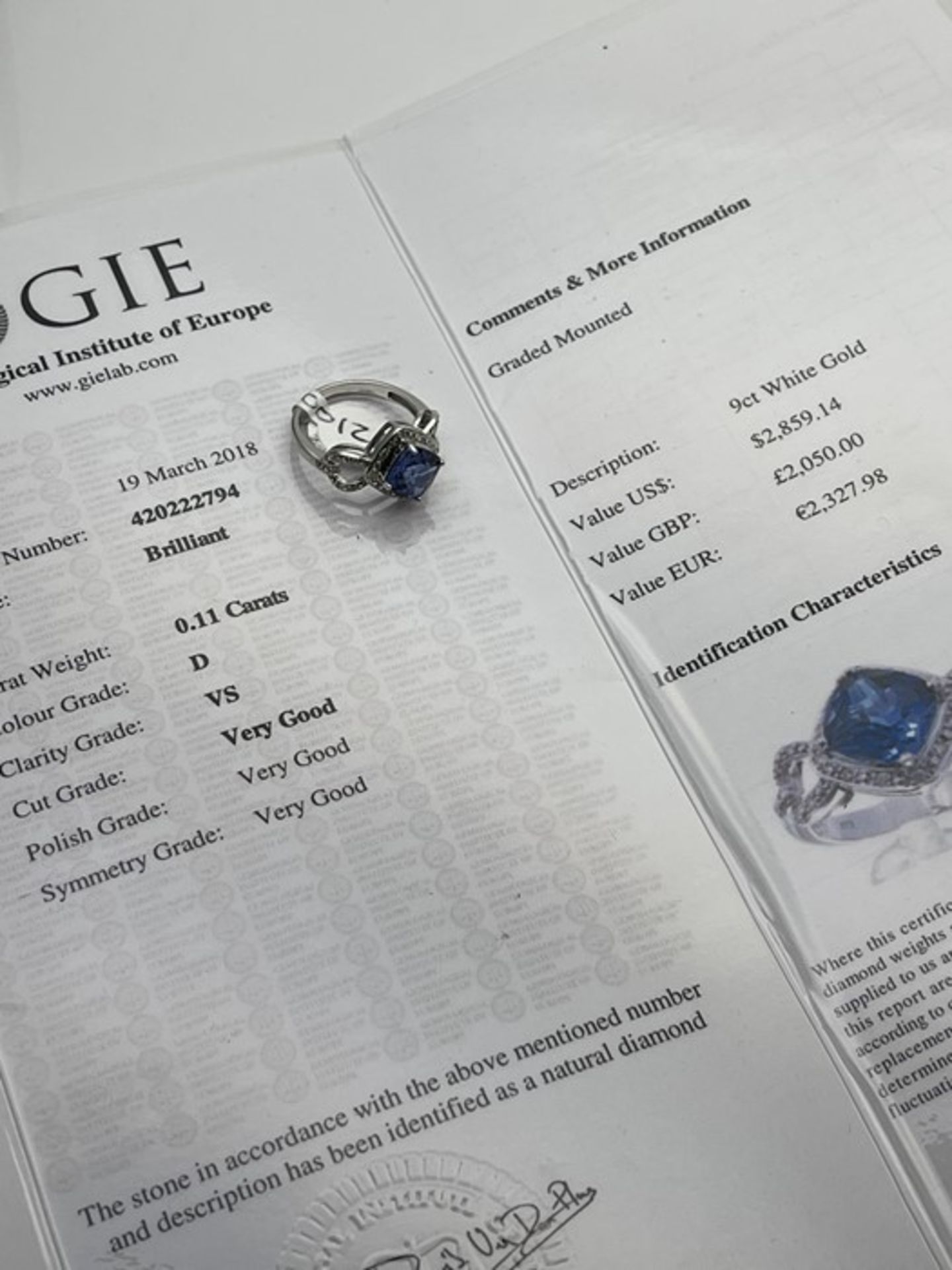 ***£2327.98*** 9CT WHITE GOLD LADIES DIAMOND RING SET WITH A BLUE CENTER STONE, D, VS QUALITY, - Image 3 of 3