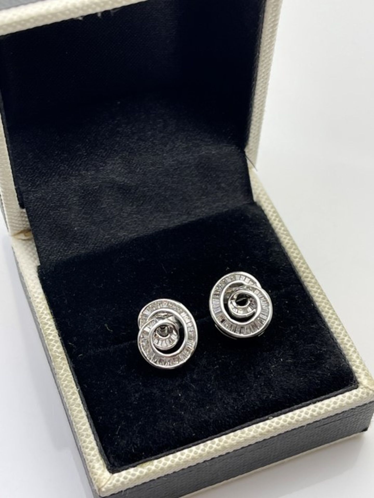 ***£1395.00*** 18CT WHITE GOLD LADIES DIAMOND EARRINGS, TOTAL DIAMOND WEIGHT- 0.50CTS, CLARITY-