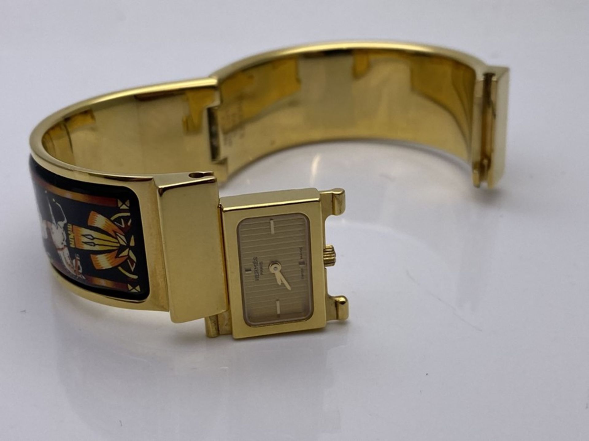 LADIES HERMES PARIS ENAMEL BANGLE WATCH, GOLD TONE, WATCH ONLY - Image 6 of 6