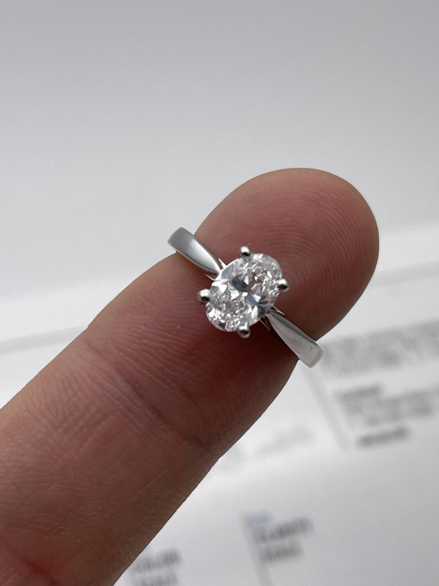 ***£12,380.00*** GIA 1.00c Accredited Oval Cut Diamond Ring, VS1, E, Includes GIA & AGI Certificate - Image 3 of 4