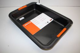 UNBOXED LE CREUSET BAKEWARE RECTANGULAR CAKE TIN 39 X 27 X 5.5 CM RRP £26.00Condition