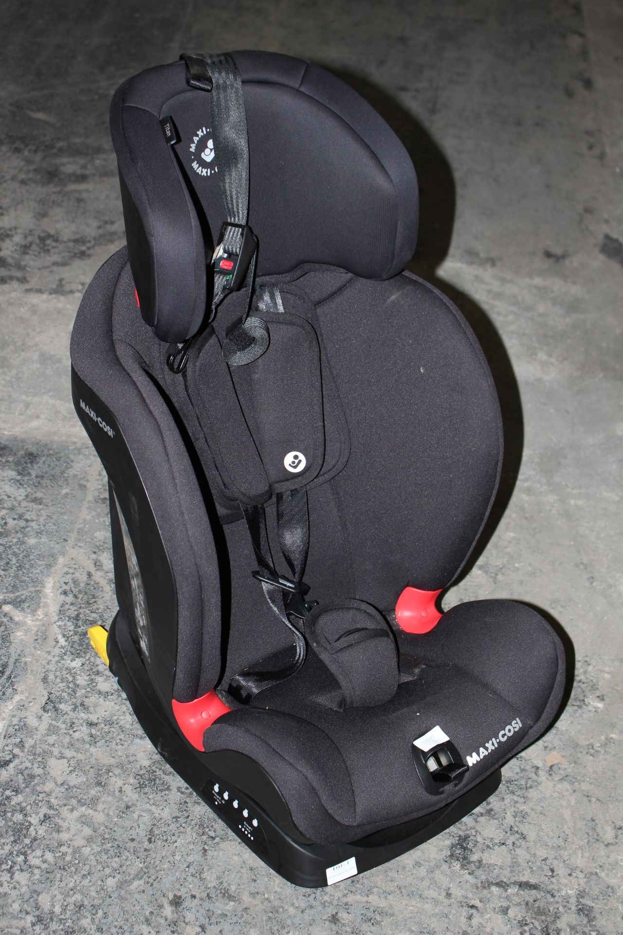 UNBOXED MAXI COSI TITAN CHILD CAR SAFETY SEAT RRP £198.00Condition ReportAppraisal Available on