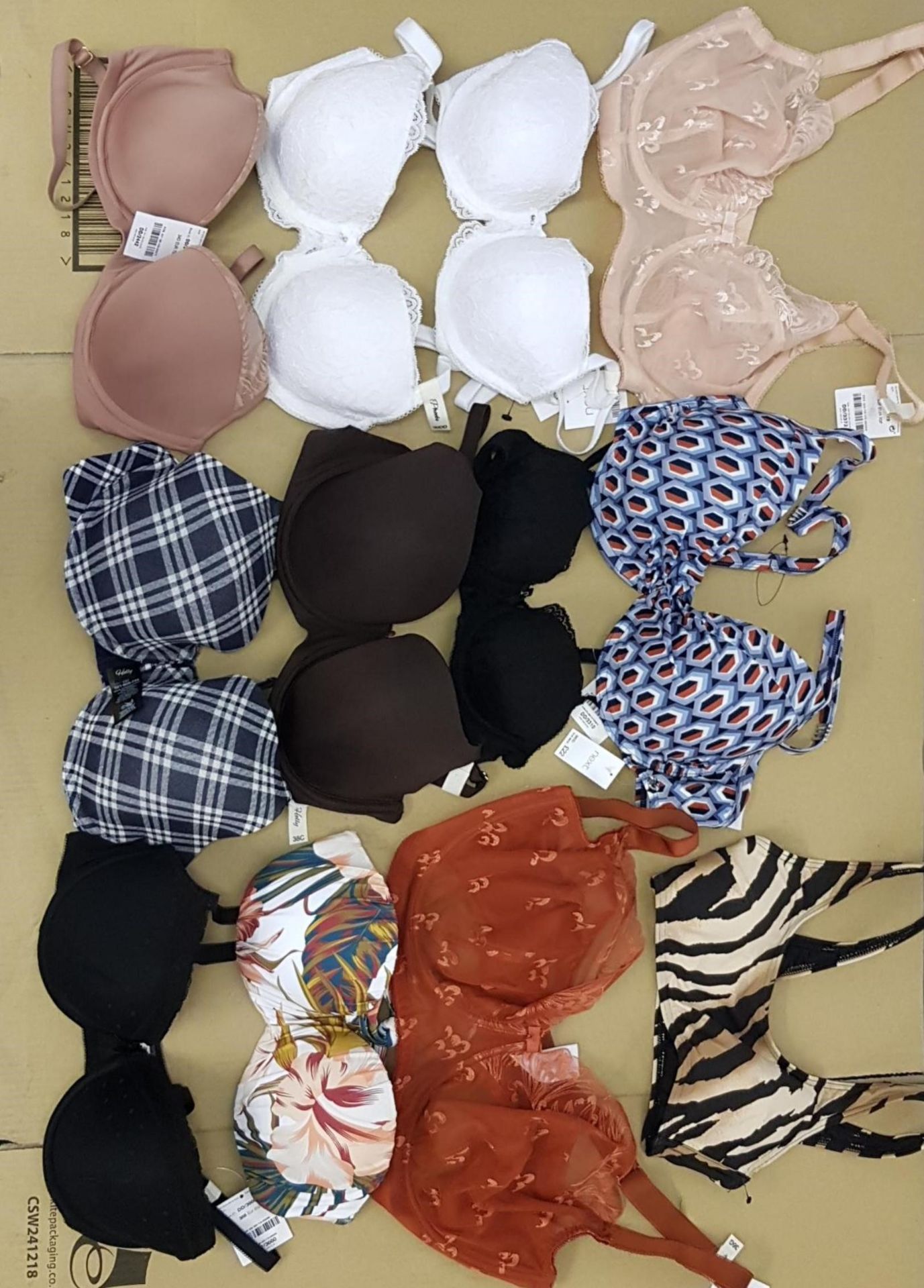 ONE LOT TO CONTAIN 12 ITEMS - WOMENS MIXED BRA LOT - RRP £220 (2001) - Image 2 of 2