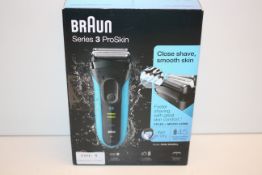 BOXED BRAUN SERIES 3 PROSKIN WET & DRY SHAVER MODEL: 3040S RRP £54.99Condition ReportAppraisal