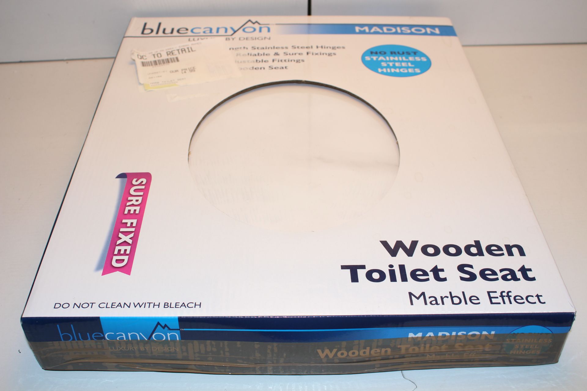 BOXED LUXURY BATHROOM ACCORIES MARBLE EFFECT TOILET SEAT Condition ReportAppraisal Available on