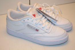 BAGGED REEBOK WHITE TRAINERS SIZE 6 RRP £34.99Condition ReportAppraisal Available on Request- All