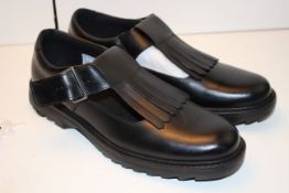 BAGGED SIZE 7 CLARKS WOMENS SHOES RRP £29.99Condition ReportAppraisal Available on Request- All