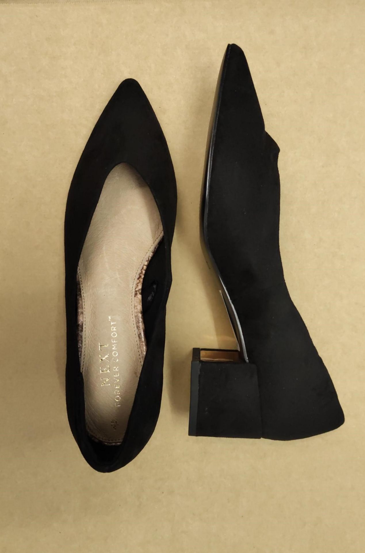 1 X UNBOXED BLACK SUEDE POINTED TOE SLIP ON KITTEN HEELS SIZE 5 £34Condition ReportALL ITEMS ARE