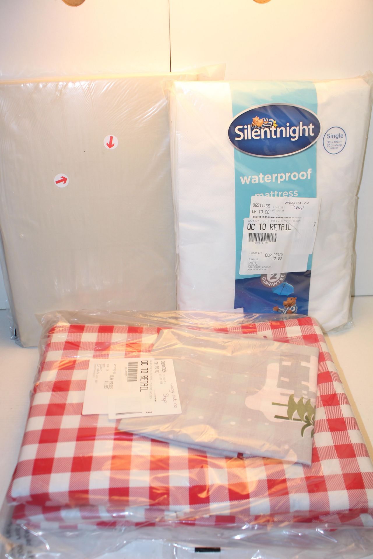 3X ASSORTED BEDDING ITEMS COMBINED RRP £38.97Condition ReportAppraisal Available on Request- All