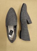 1 X UNBOXED GREY STITCHED SLIP ONS SIZE 5.5 £30Condition ReportALL ITEMS ARE BRAND AND INCLUDE