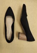 1 x UNBOXED BLACK SUEDE BROWN HEEL COURT HEELS SIZE 3.5 £36Condition ReportALL ITEMS ARE BRAND AND