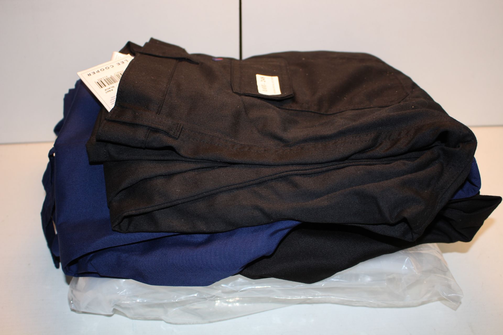 5X ASSORTED ITEMS TO INCLUDE LEWE COOPER WORKWEAR & OTHER (IMAGE DEPICTS STOCK)Condition