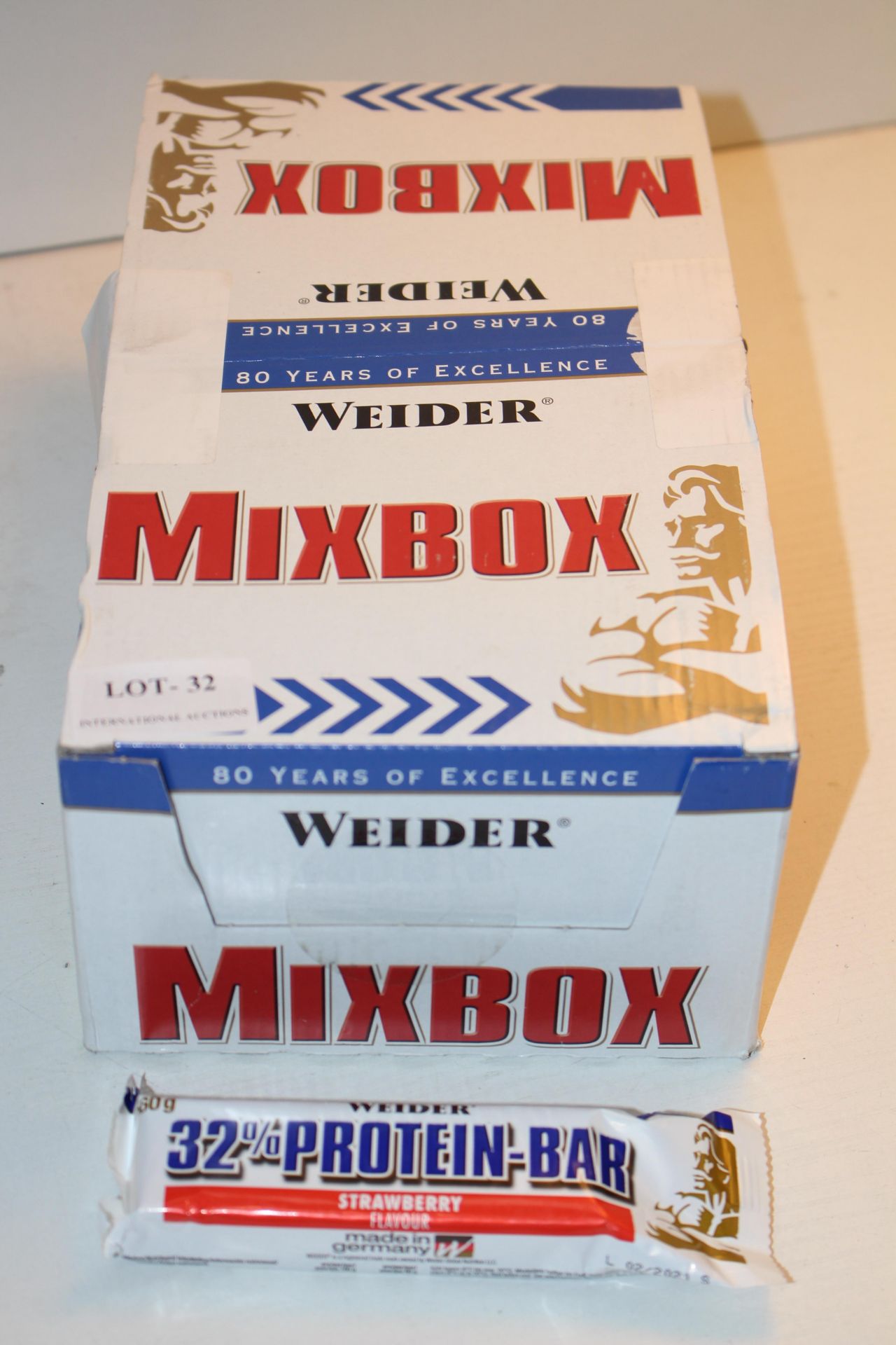 BOXED WEIDER MIXBOX STRAWBERRY FLAVOR 32% PROTEIN BARS (BBE 02/2021)Condition ReportAppraisal