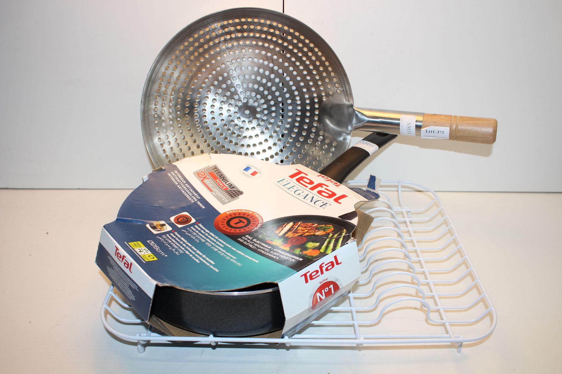 3X ASSORTED ITEMS TO INCLUDE TEFAL ELEGANCE 26CM FRYING PAN & OTHER (IMAGE DEPICTS STOCK)Condition