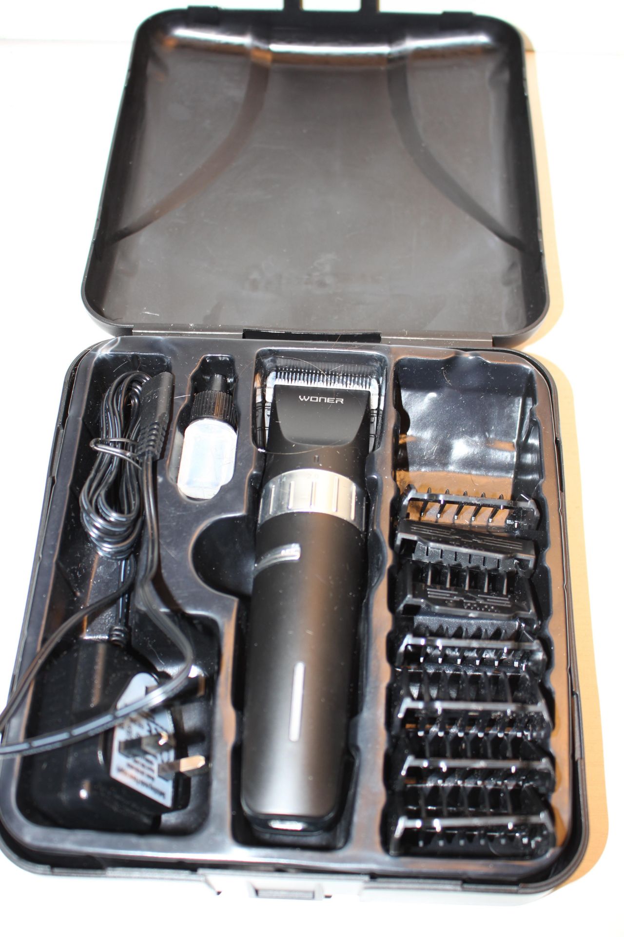 UNBOXED WITH CASE WONER HAIR CLIPPER/BEARD TRIMMER (IMAGE DEPICTS STOCK)Condition ReportAppraisal