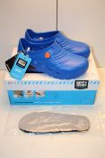 BOXED SAFTY JOGGER ELECTRIC BLUE UK SIZE 3.0Condition ReportAppraisal Available on Request- All