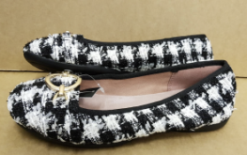 1 X UNBOXED BLACK AND WHITE DOLLY SHOES SIZE 5W £34Condition ReportALL ITEMS ARE BRAND NEW WITH TAGS