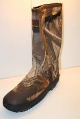 UNBOXED CAMO WELLINGTON BOOTS UK SIZE 12Condition ReportAppraisal Available on Request- All Items