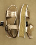 1 x UNBOXED GOLD STRAPPY CHUNKY SOLE SANDALS SIZE 4 £42Condition ReportALL ITEMS ARE BRAND NEW