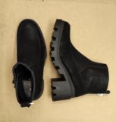 1 X UNBOXED BLACK ANKLE BOOTS SIZE 5 £50Condition ReportALL ITEMS ARE BRAND NEW WITH TAGS UNLESS