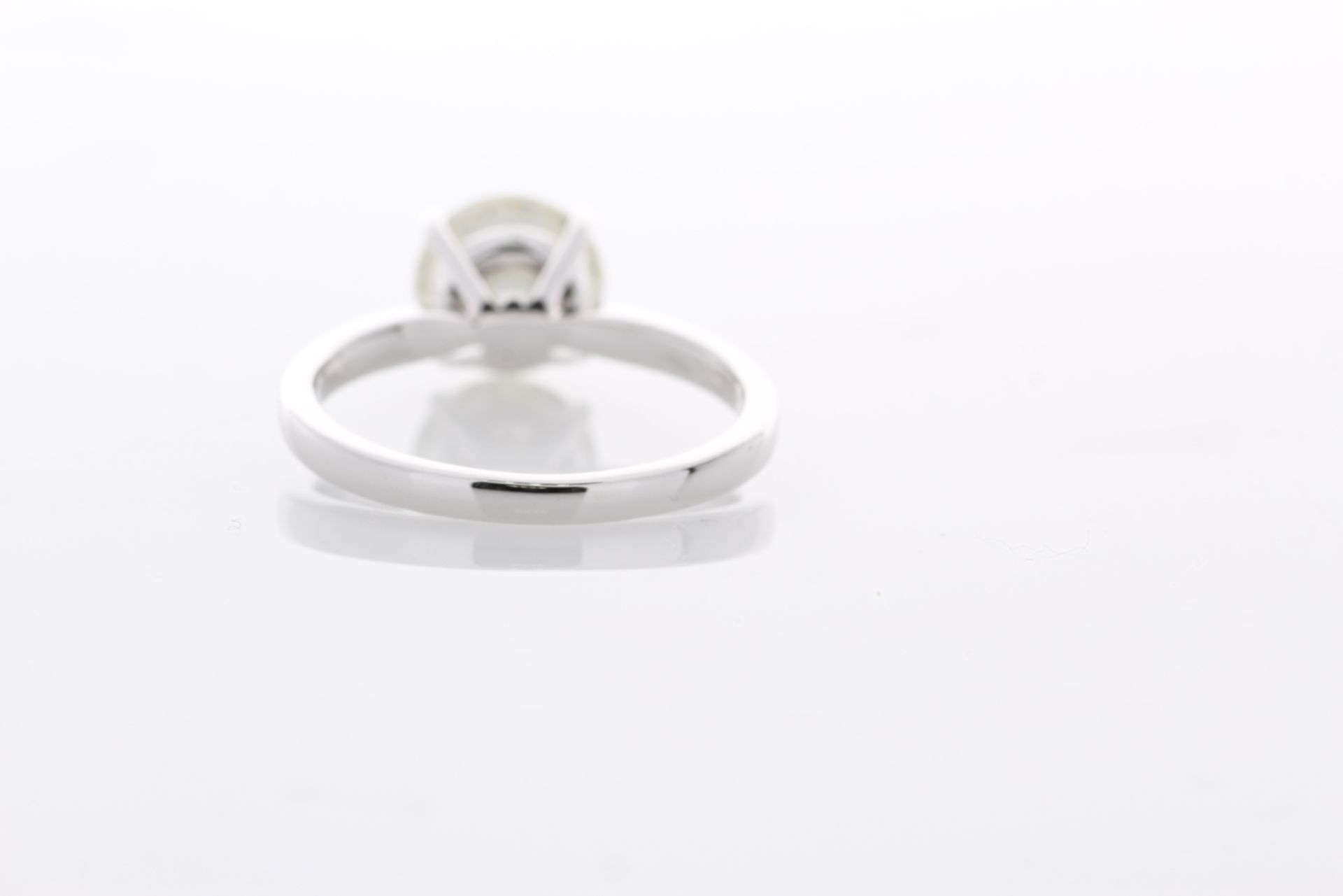 18ct White Gold Single Stone Prong Set Diamond Ring 2.02 Carats - Valued by IDI £45,675.00 - 18ct - Image 3 of 5
