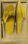 1 X BOXED YELLOW SOFT SUEDE KNOT SLIDDER SIZE 7 £59.59Condition ReportALL ITEMS ARE BRAND NEW WITH