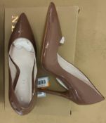1 X BOXED TOFFEE COURT SHOES SIZE 6.5 £35Condition ReportALL ITEMS ARE BRAND NEW WITH TAGS UNLESS