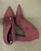 1 X UNBOXED PINK SUEDE ANKLE BOOTS SIZE 5 £30Condition ReportALL ITEMS ARE BRAND NEW WITH TAGS