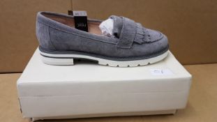 1 X BOXED GREY SUEDE FEEL FRINGED LOAFERS SIZE 4 £48Condition ReportALL ITEMS ARE BRAND NEW WITH