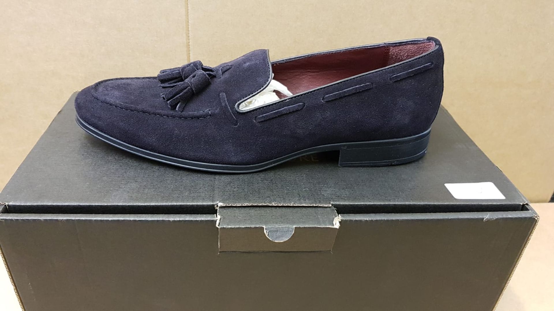 1 X BOXED ITALIAN SIGNATURE COLLECTION NAVY SUEDE TASSLE LOAFERS SIZE 8 £85Condition ReportALL ITEMS