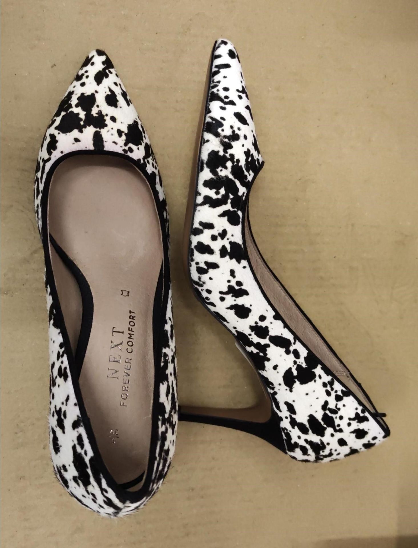 1 X UNBOXED COW PRINT COURT SHOES SIZE 6 £55Condition ReportALL ITEMS ARE BRAND NEW WITH TAGS UNLESS