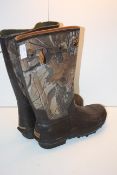 UNBOXED CAMO WELLINGTON BOOTS UK SIZE 11Condition ReportAppraisal Available on Request- All Items