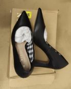 1 X BOXED BLACK THICK HEEL COURT SHOES SIZE 5 - SLIGHT FRAY ON BACK £40Condition ReportALL ITEMS ARE