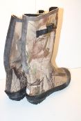 UNBOXED CAMO WELLINGTON BOOTS UK SIZE 12Condition ReportAppraisal Available on Request- All Items