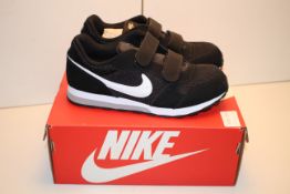 BOXED BRAND NEW NIKE MD RUNNER 2 (PSV) UK SIZE JUNIOR 2YCondition ReportAppraisal Available on