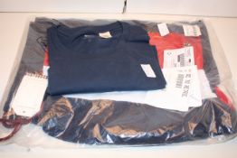 2X ASSORTED DESIGNER FASHIONWARE ITEMS TO INCLUDE BEN SHERMAN SHORTS & LEVIS T-SHIRT (IMAGE