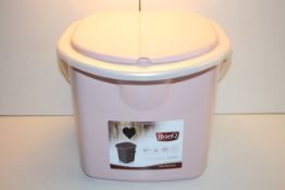 BOXED BRANQ 22L COMPACT TOILET RRP £40.00Condition ReportAppraisal Available on Request- All Items