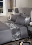 CAVALLARO DUVET COVER SET IN CRUSHED VELVET GREY SIZE DOUBLE RRP £17.99Condition ReportAppraisal